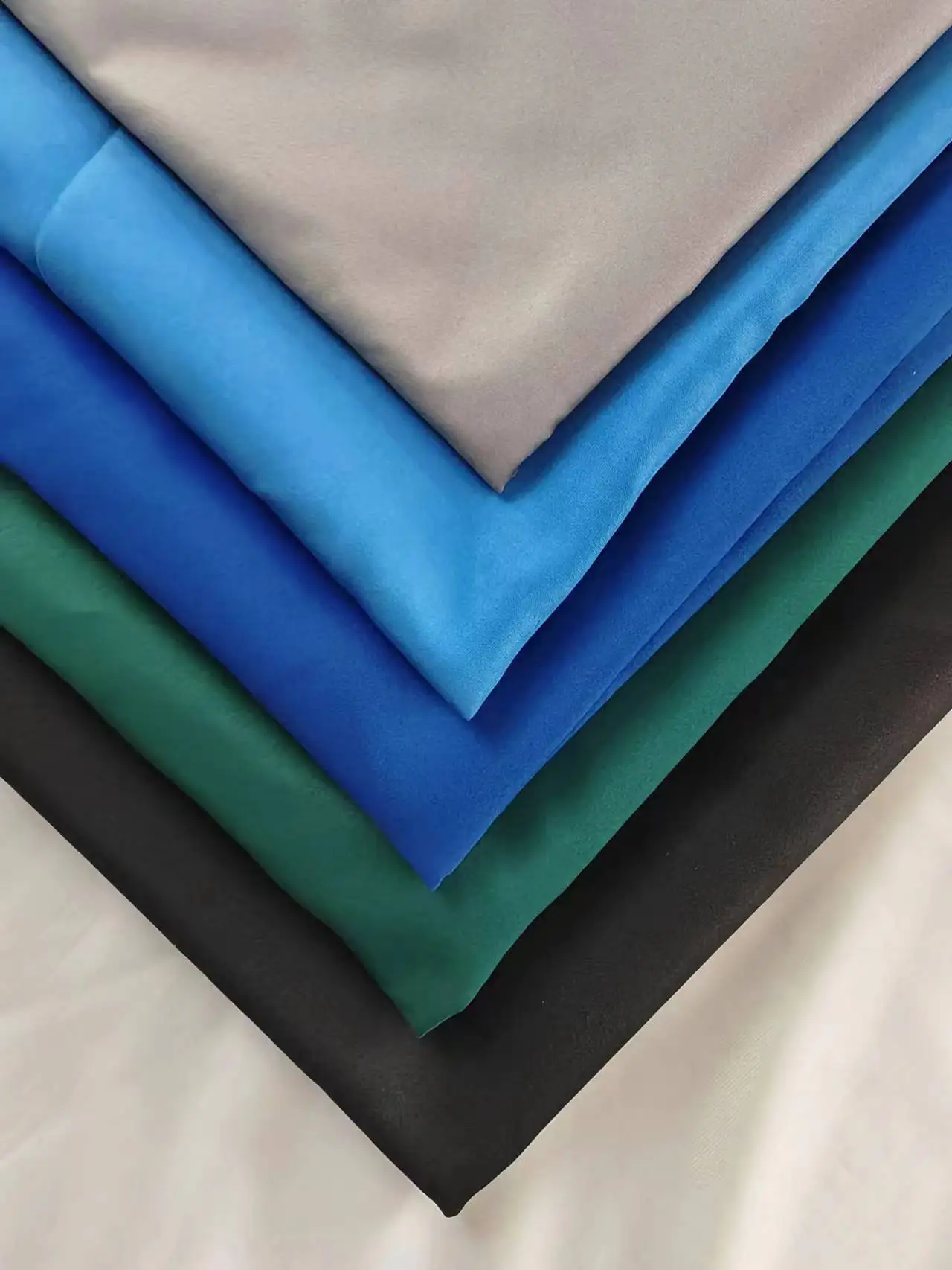 factory-best-selling-color-range-tear-resistant-and-waterproof-fabric