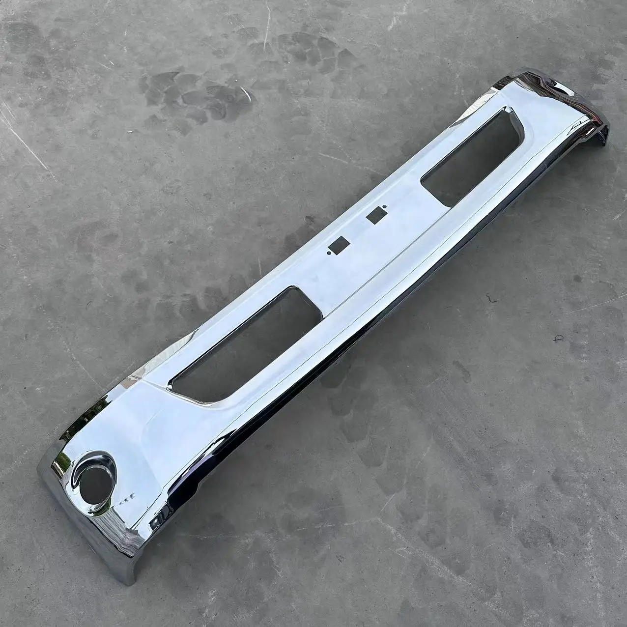 GHCD New Product /high Quality/factory Price Japaese Truck Hin 300 Wide Body Parts Chrome-plated Bumper manufacture