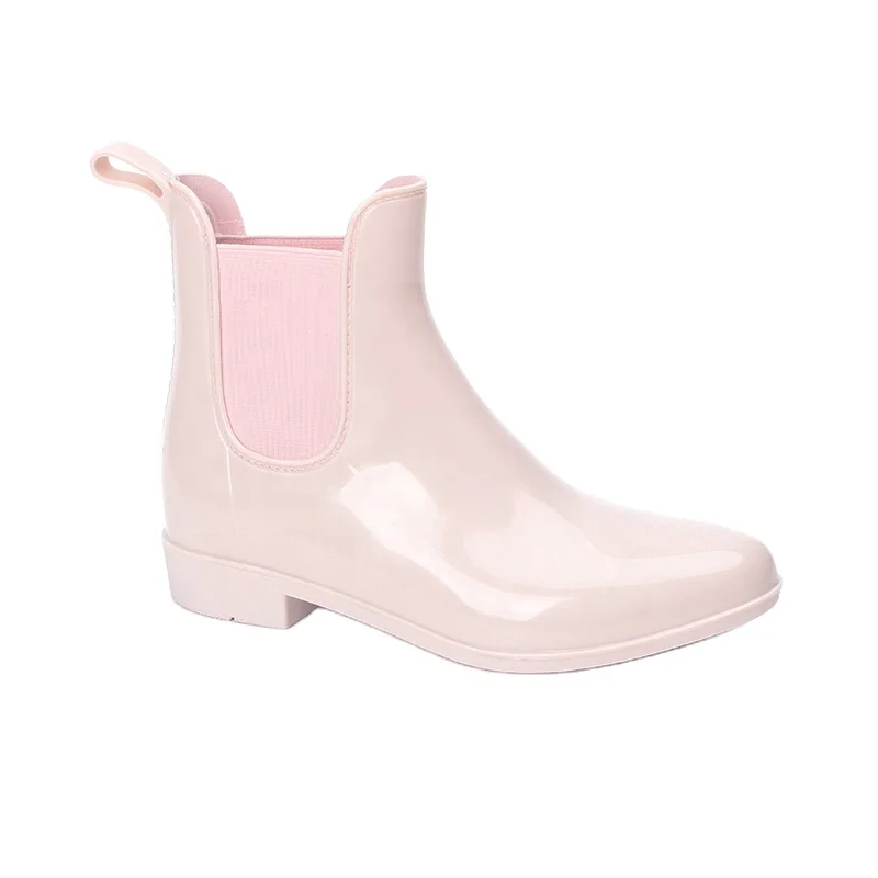 Las botas de lluvia no se van a ninguna parte: así es como se usan | Vogue