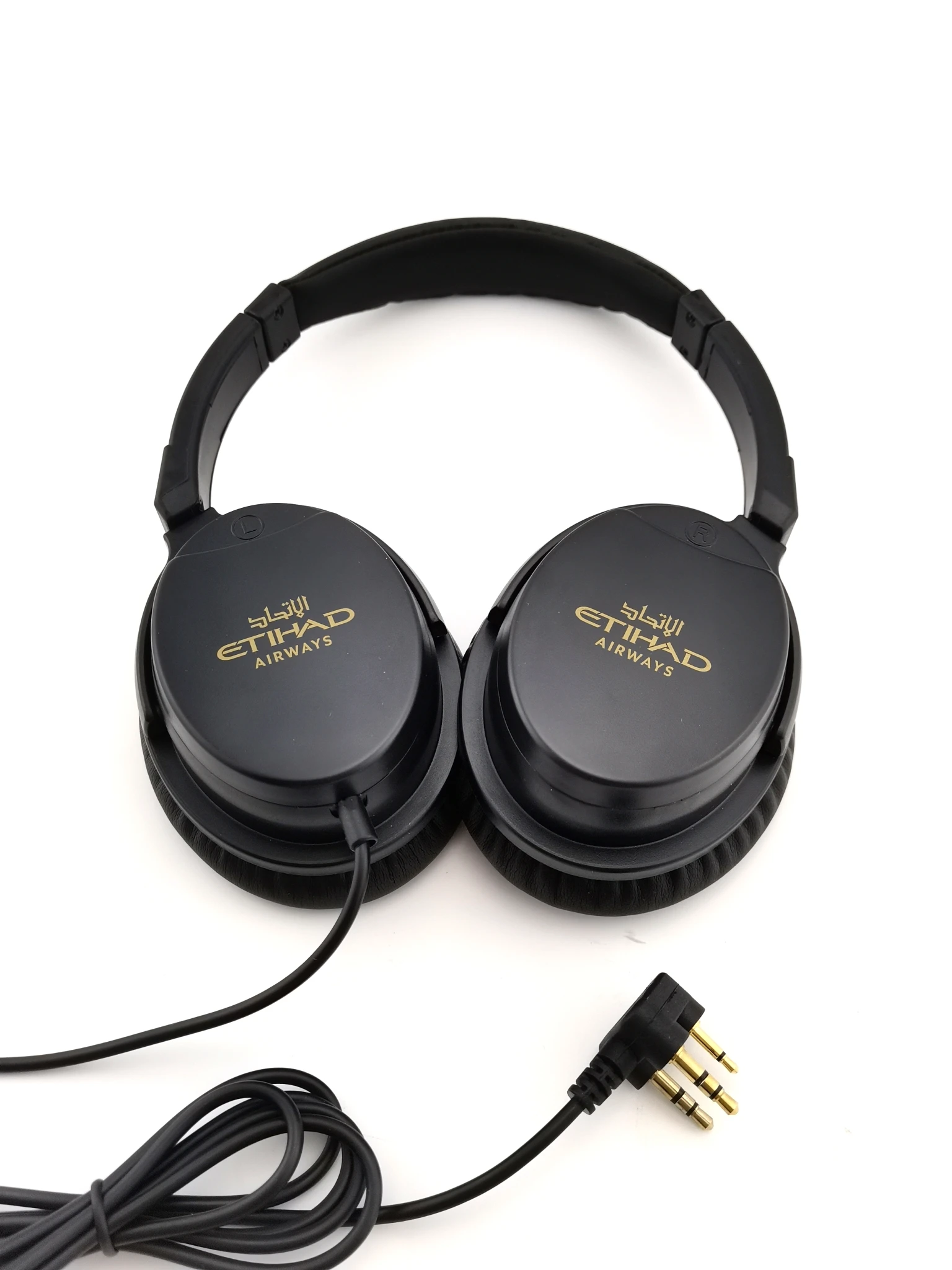 Double Pin Headphones Guide: How to Choose & Use Them Right