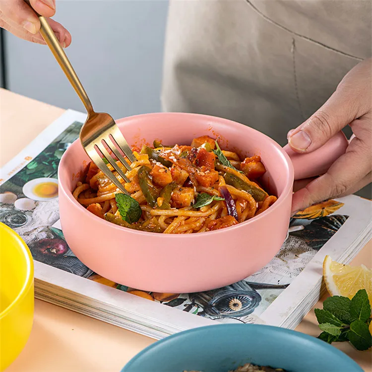 Hot sale new design multi-color durable round shape porcelain noodle bowl with handle.jpg
