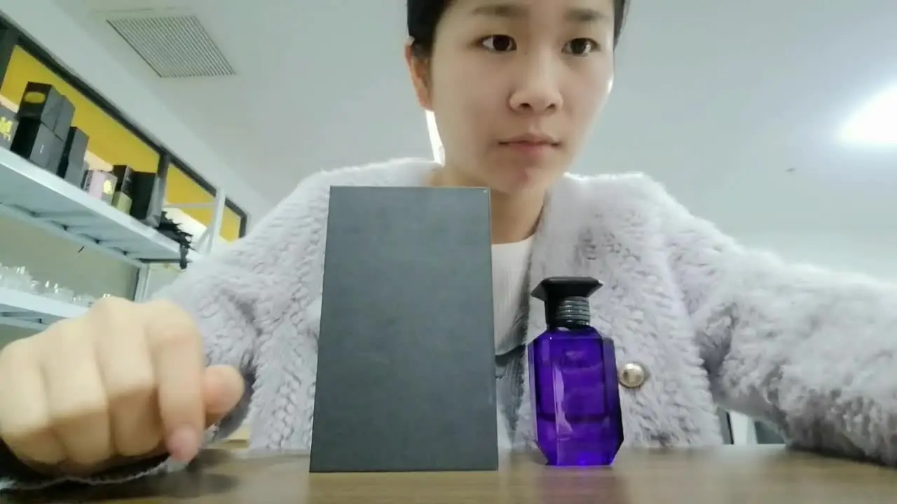 Top Fashion Unique Perfume Bottle Designs Purple Glass Perfume