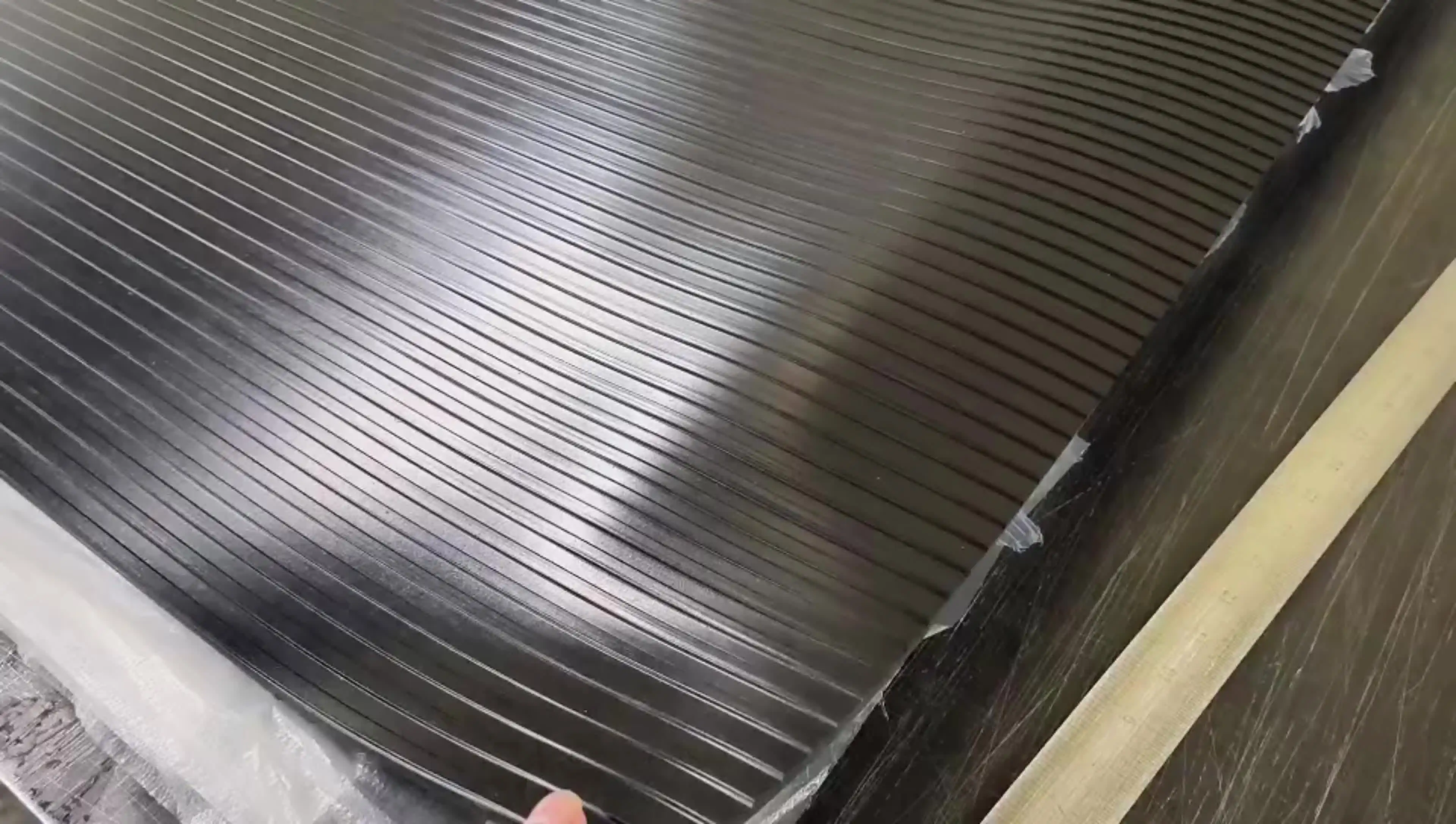 Anti-Slip Wide Ribbed Ordinary Rubber Sheet Recycled Trunk Pad