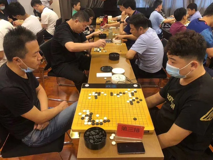 2020 Hot Selling Kids Foldable Solid Crystal International Glass Chess Game