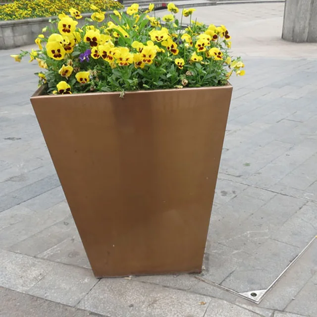 花园大金属锥形植物持有人镀锌花盆