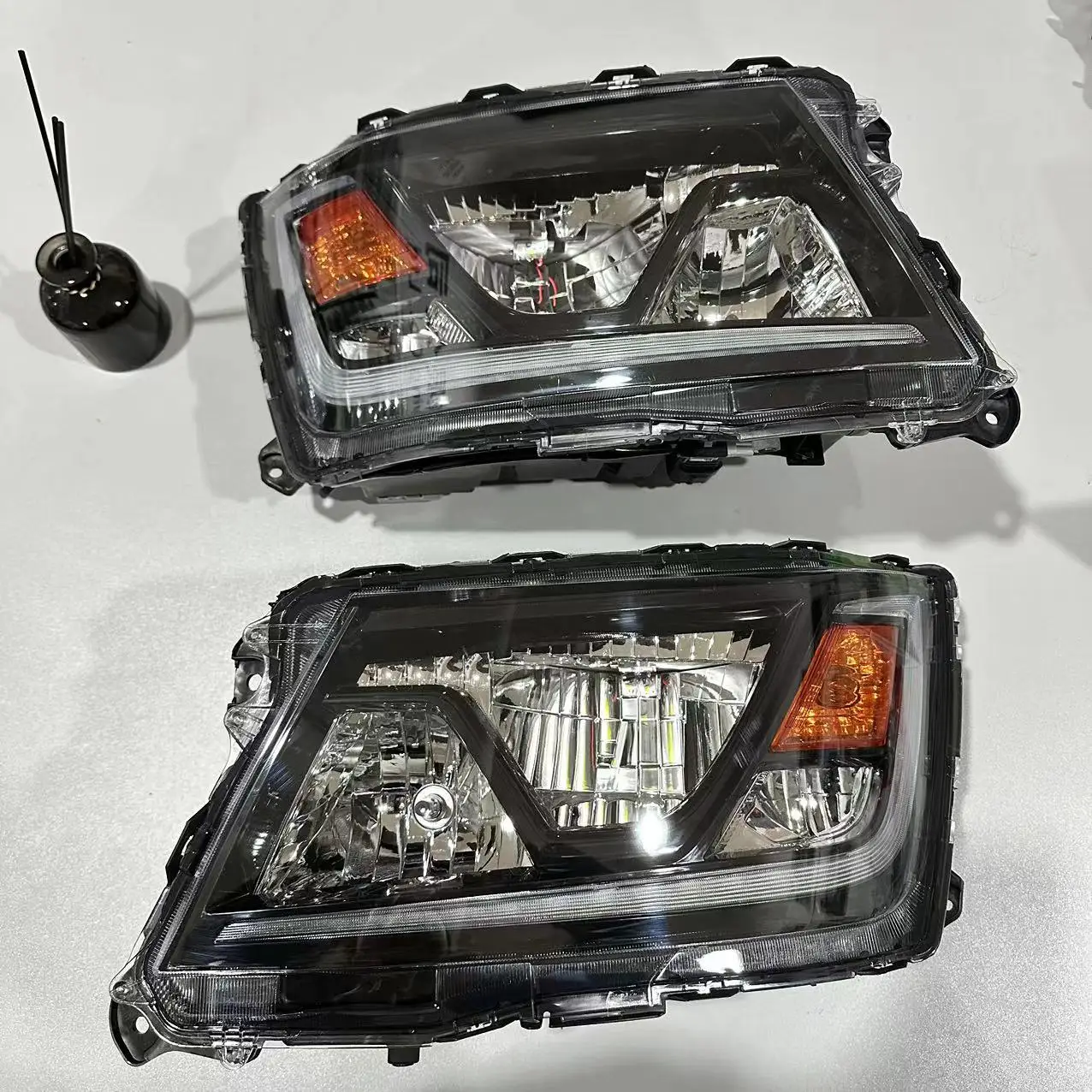 Japanese Truck HIN 500/700 Original Haedlamps Factory Direct Sales supplier