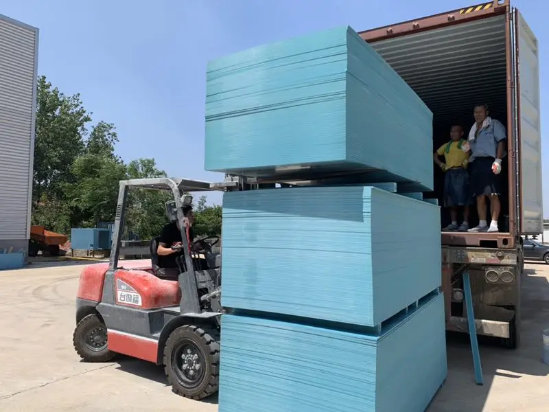 loading containers (1).jpg