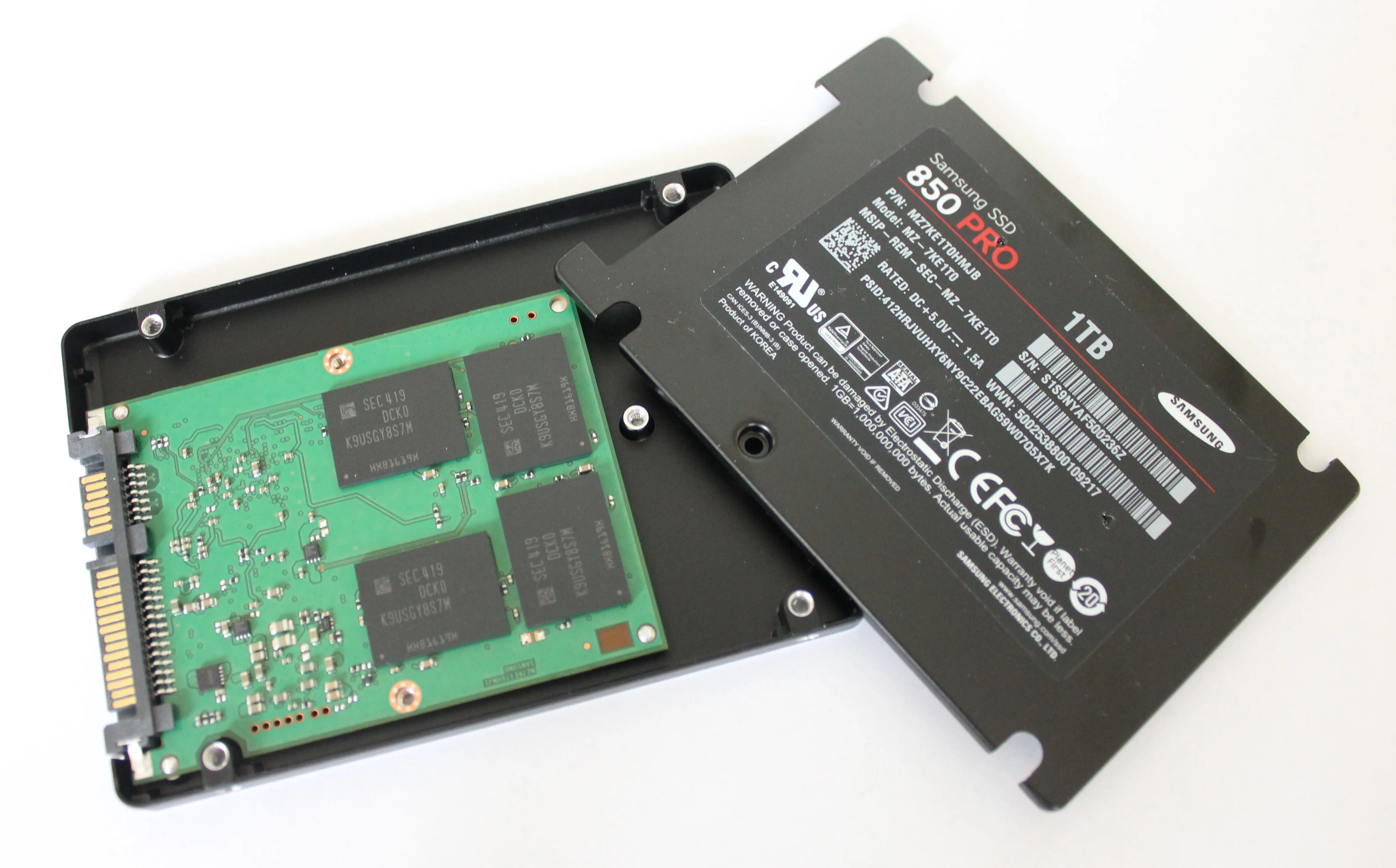 Что такое ssd. SSD Samsung. Samsung 850 Pro. Ссд твердотельный накопитель. SSD 252.