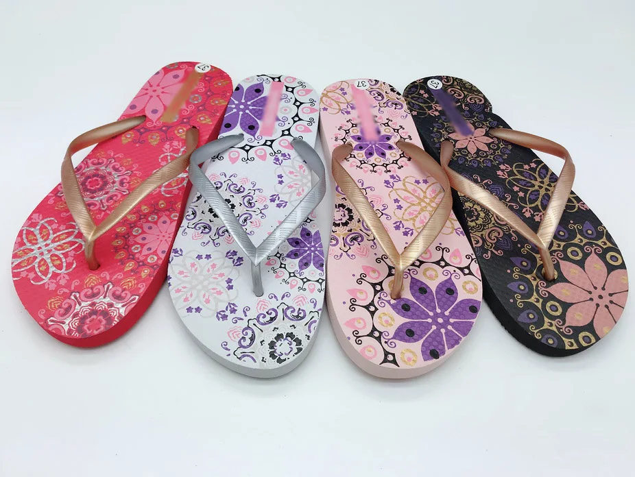 2024 Custom and Wholesale Summer Flip Flops Colorful Women Slipper PVC Upper and Rubber Outsloe Material
