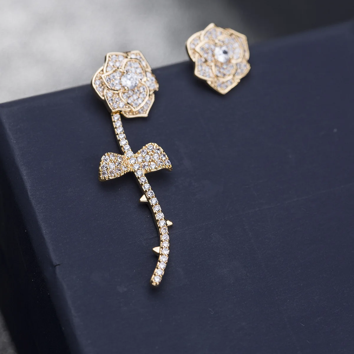 14k镀金不对称耳环钻石金玫瑰耳环