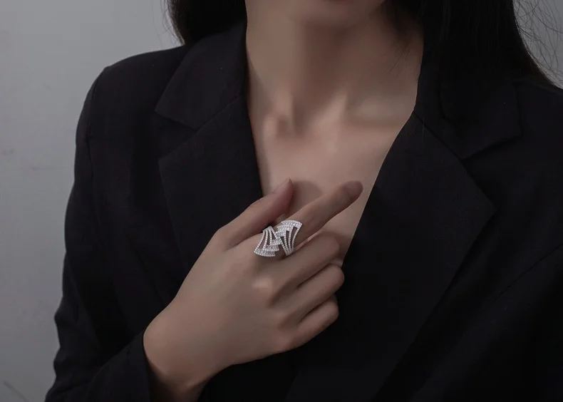 Original Female S925 Silver Ring Fine Jewelry with Lab Diamond Inlay Fan-Shape Design Rhodium Plated