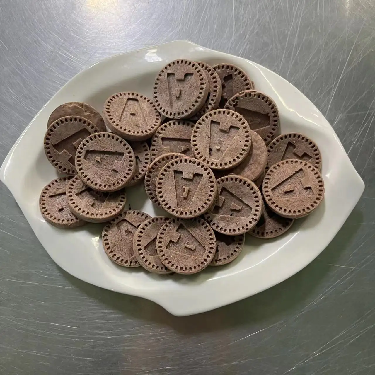 Freeze Dried Beef Cranberry Krill Chicken Letter Cake Shandong Full Stage Cat Dog Pet Snack manufacture