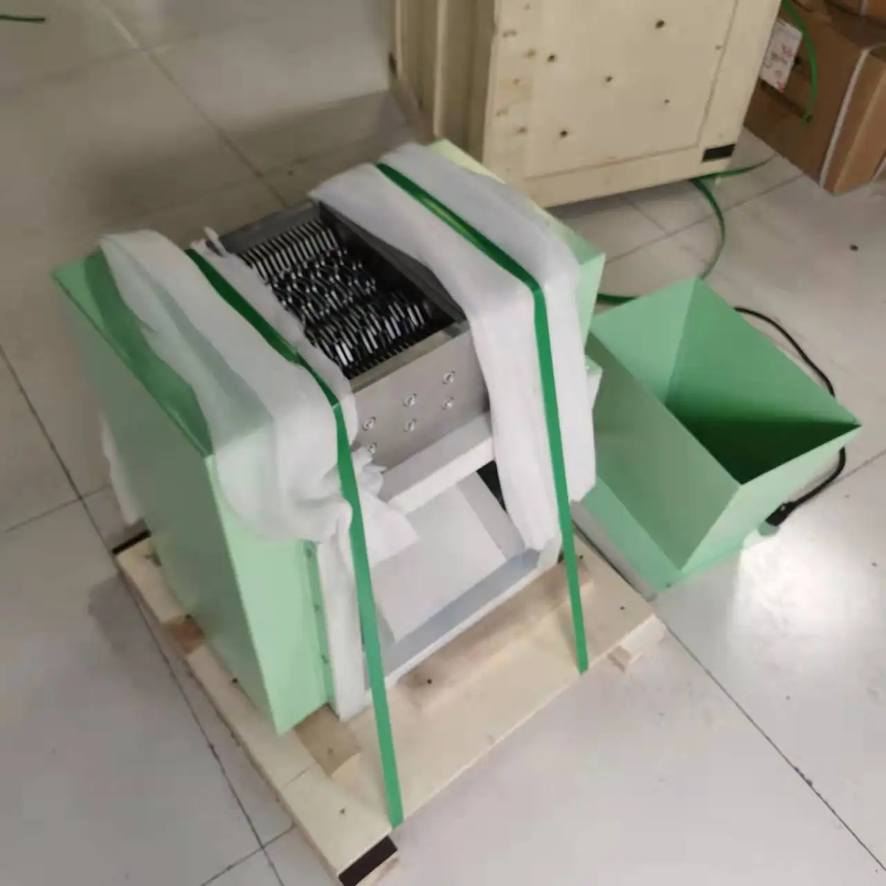 Mini Small Shredder100 Machine For Recycling Scrap Waste Customized Key 