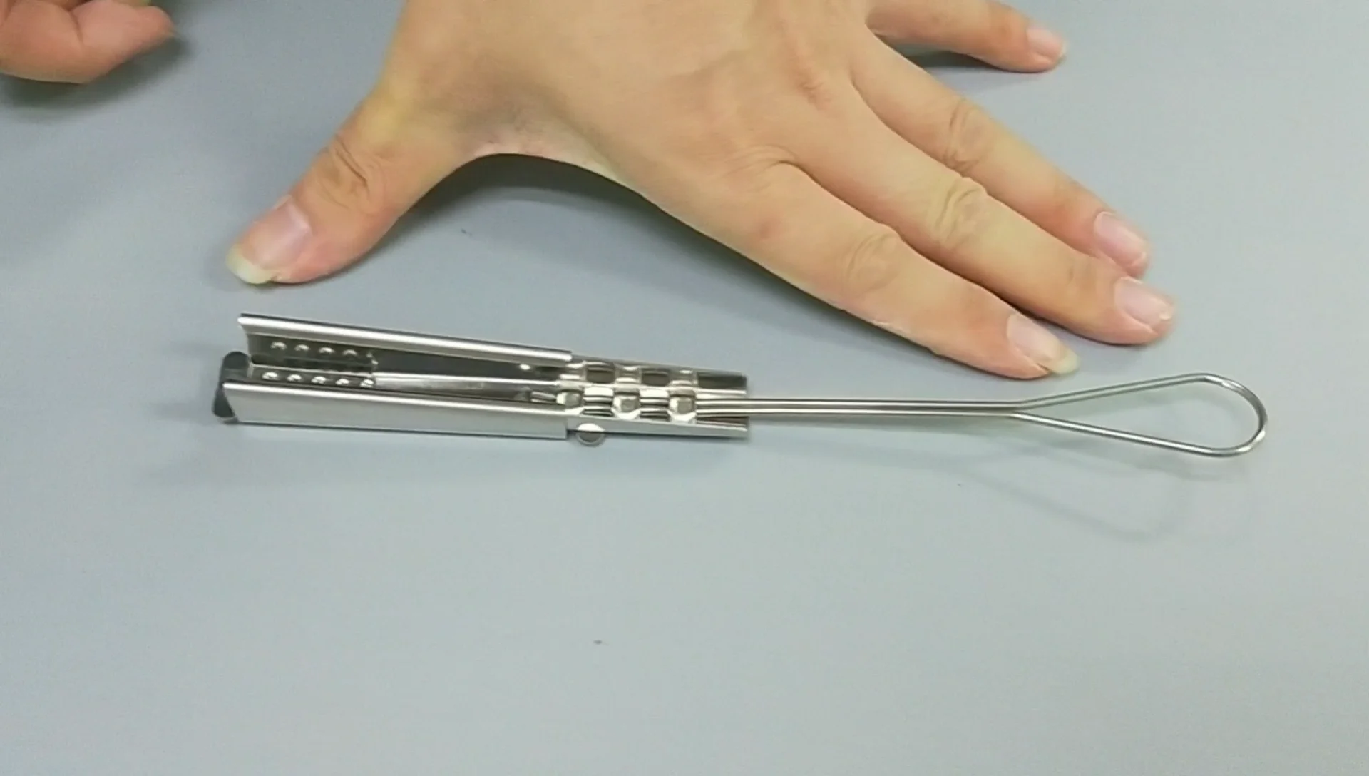 Accessories Fiber Drop Cable Hanger Clamps Fiber Optic Cable Fittings