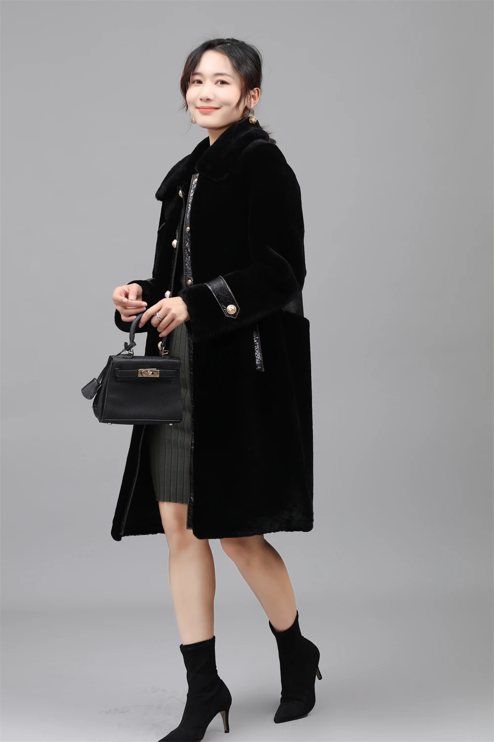 Wholesale Winter Long Real Fur Hand Make Black Women Sheep Fur Coat