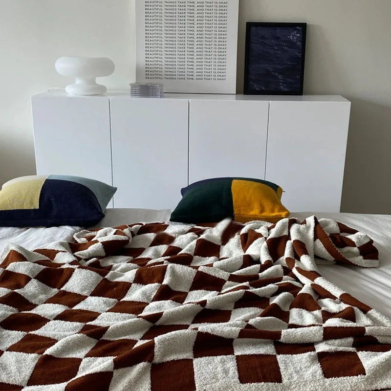 Cuddly Modern Style Soft Couch Bed Ultra Velvet Knitted 100% Polyester Eco-friendly Embroidered Throw Blankets Women Mothers