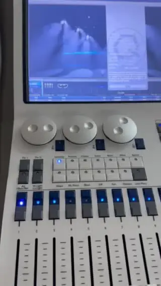 Avolites Quartz 4DMX Console - Professional Lighting Control