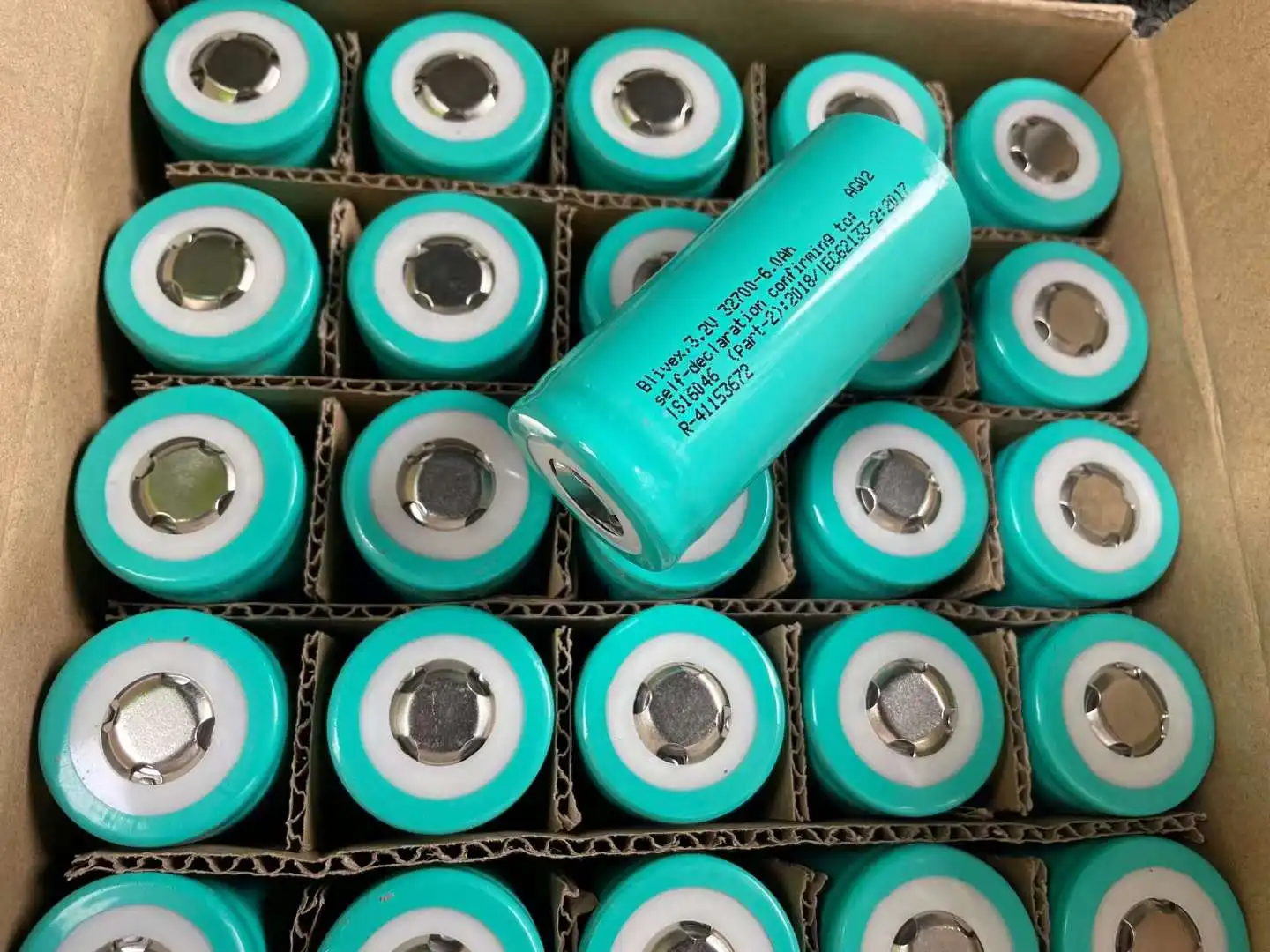 32700 3.2v 6000mah Lifepo4 Rechargeable Battery Cell Cylindrical