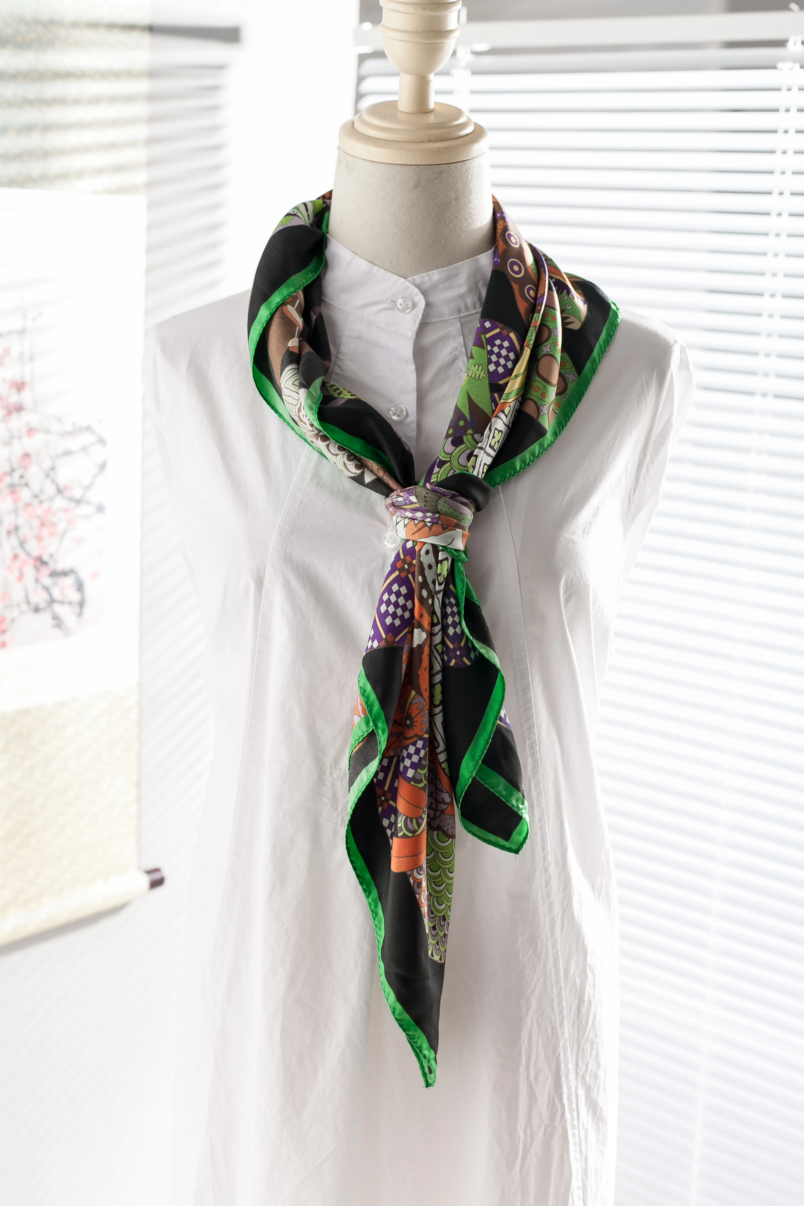 批发中国接受定制徽标女士印花土耳其方形真丝缎面围巾2020新设计