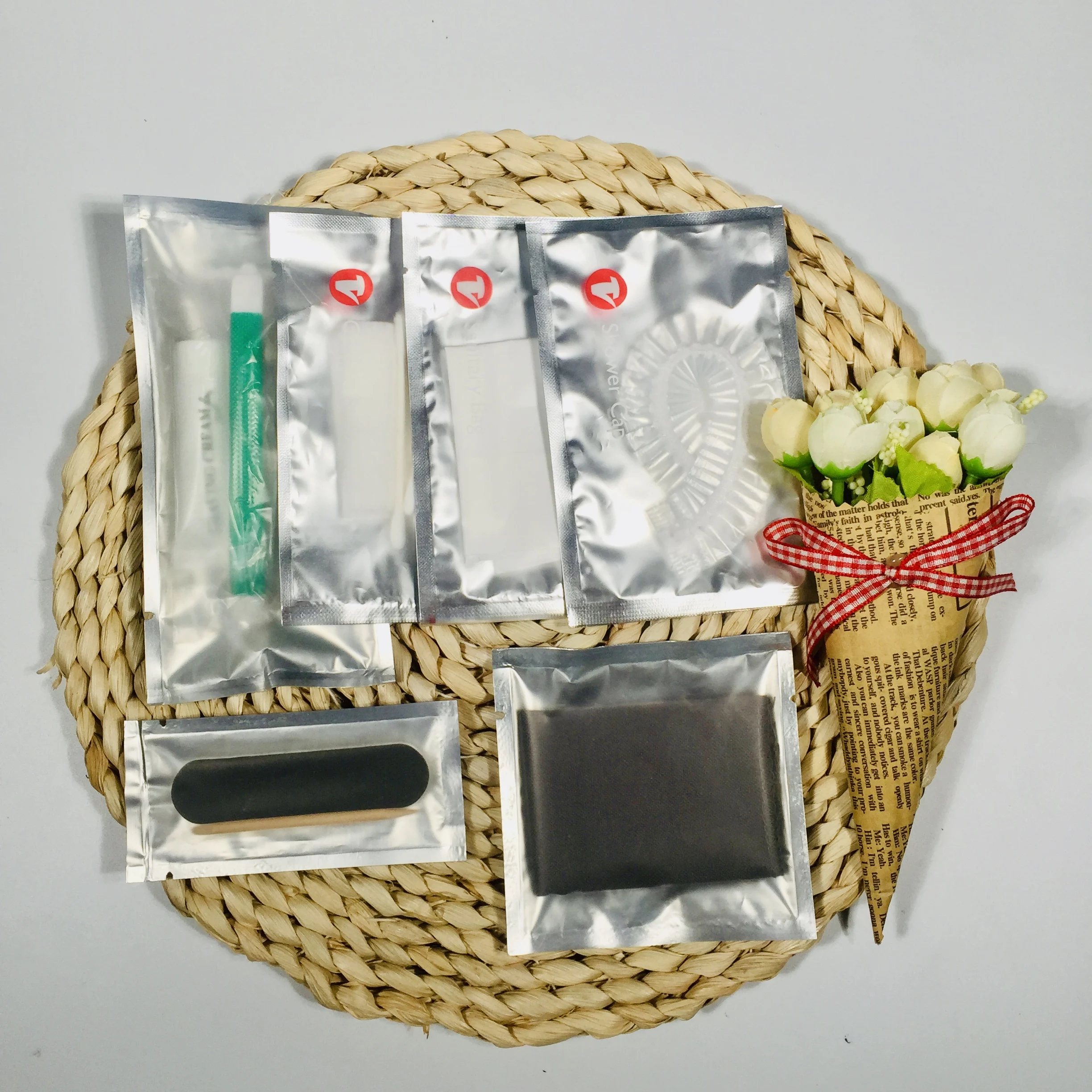 
High Quality Airline Comfort Kit Travel Amenity Personal Care Kit Customized Logo /Luxury Cheap Hotel Amenities 