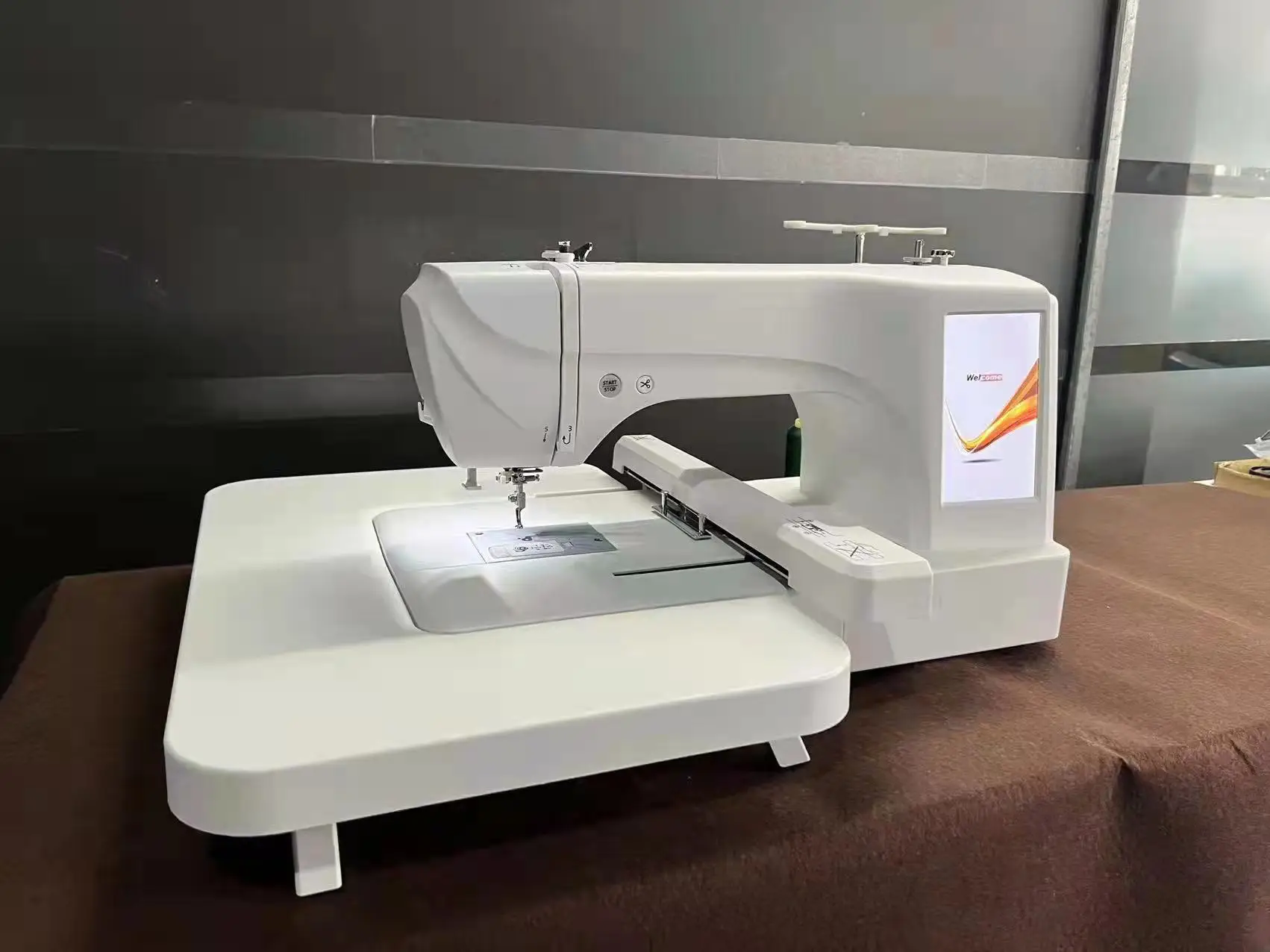 Automatic Flat Embroidery Machine Computerized Embroidering Machine For