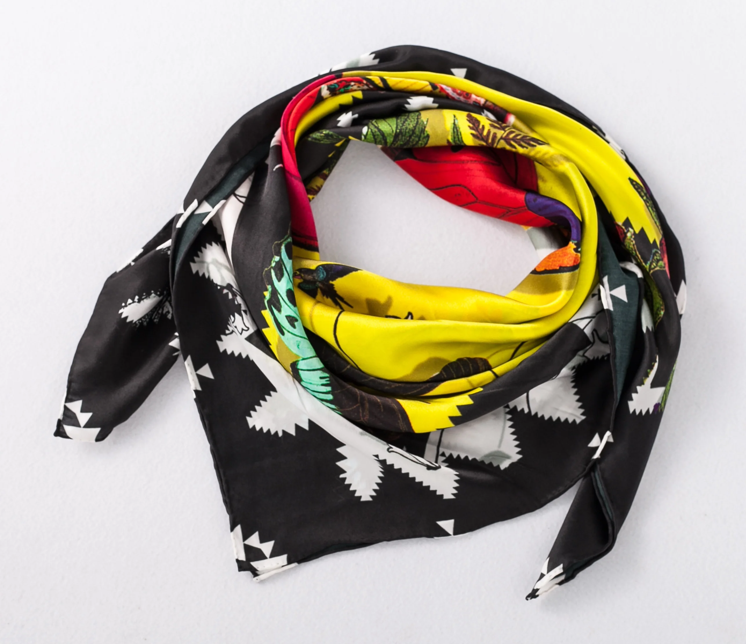 批发中国接受定制徽标女士印花土耳其方形真丝缎面围巾