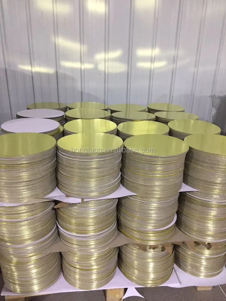 gold round cake board.jpg
