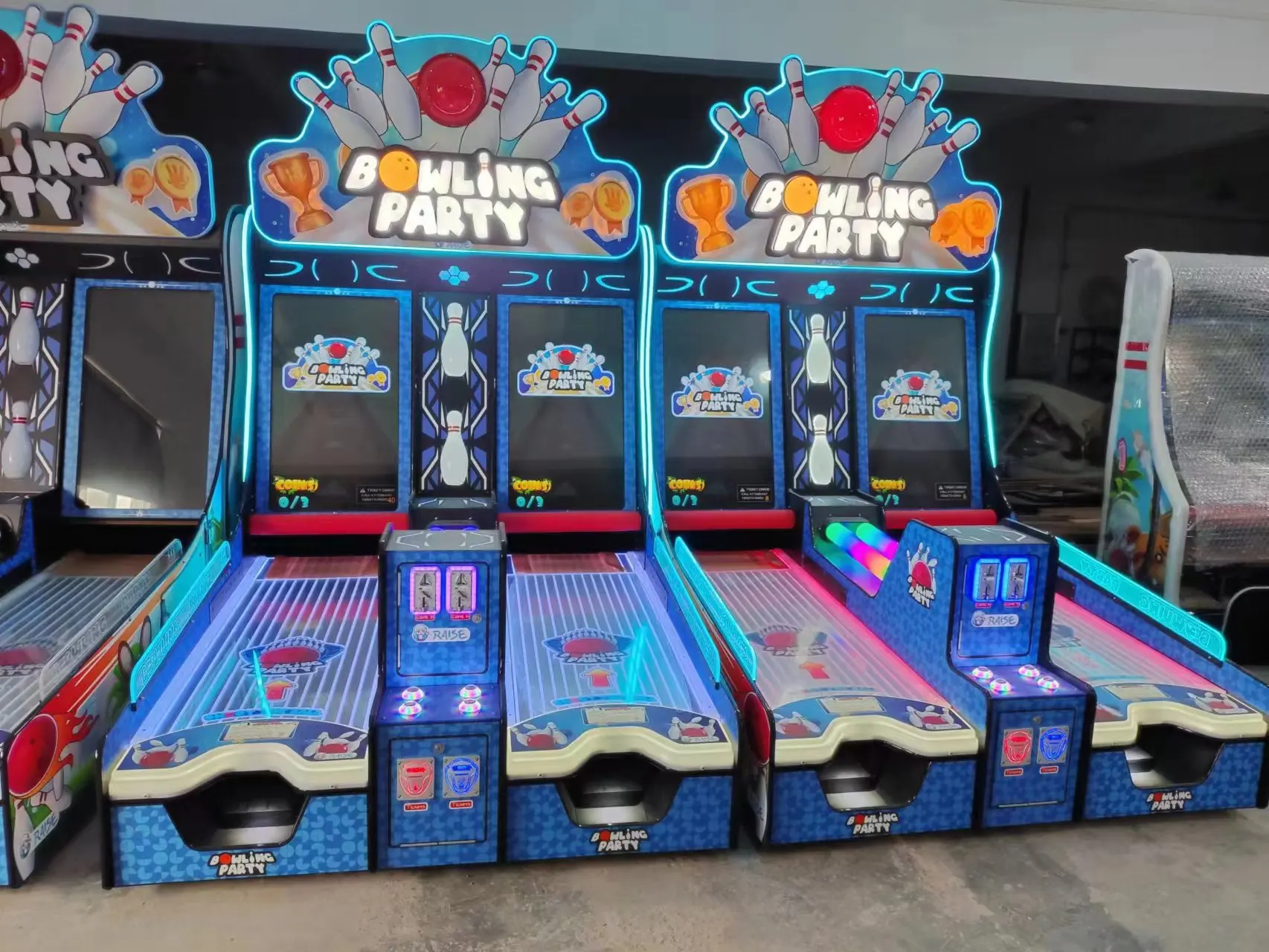 RaiseFun Hot Sale Interactive Screen Bowling Arcade 2 Player Multi-Level Game Coin Operated for Kids and Parents factory