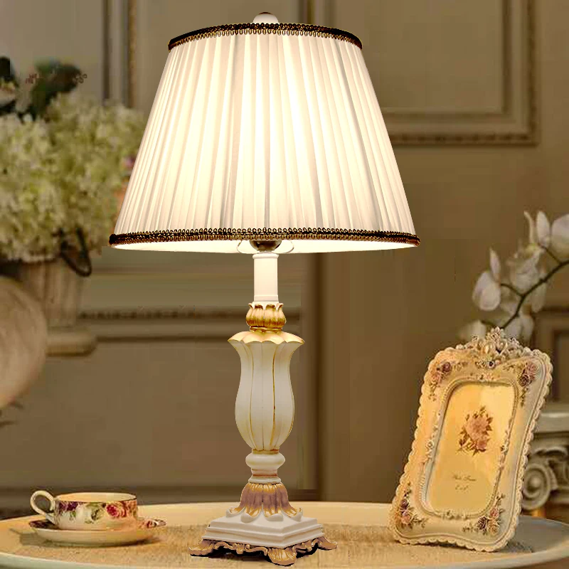 Roogo resin modern maiden wind handmade home decor couple Unicorn shape study table lamp for children gift