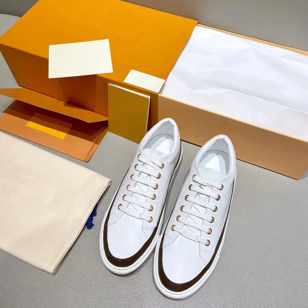 Zapatos Clásicos De Lujo Para Hombre Y Mujer,Zapatillas Blancas Pequeñas,De  Diseñador De Marca Famosa,Empalme De Cuero - Buy Clásico De Los Hombres De  Lujo Damas Blanco Zapatos De Tendencia De Famosa Marca