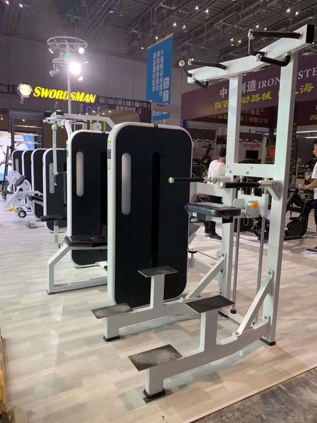 Seated Dip тренажер Technogym