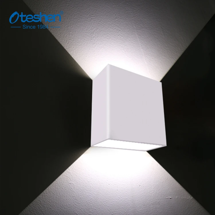 2020 New Simple design PC material surface mounted outdoor IP65 up and down beam angle adjustable led wall light