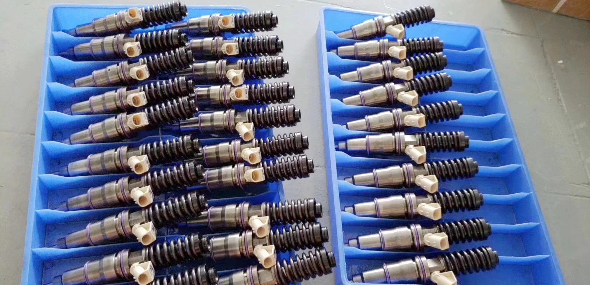 Common Rail Fuel Injector Diesel Engine Parts 0445 120 153 Injector