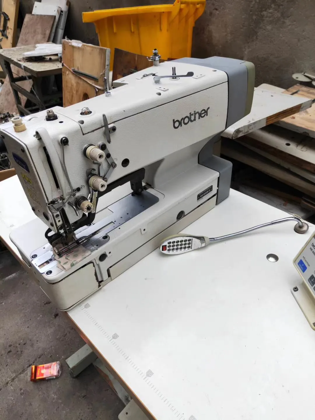 Japan Brand Brother 800b Computer Driven Flat Stitch Buttonhole Machine
