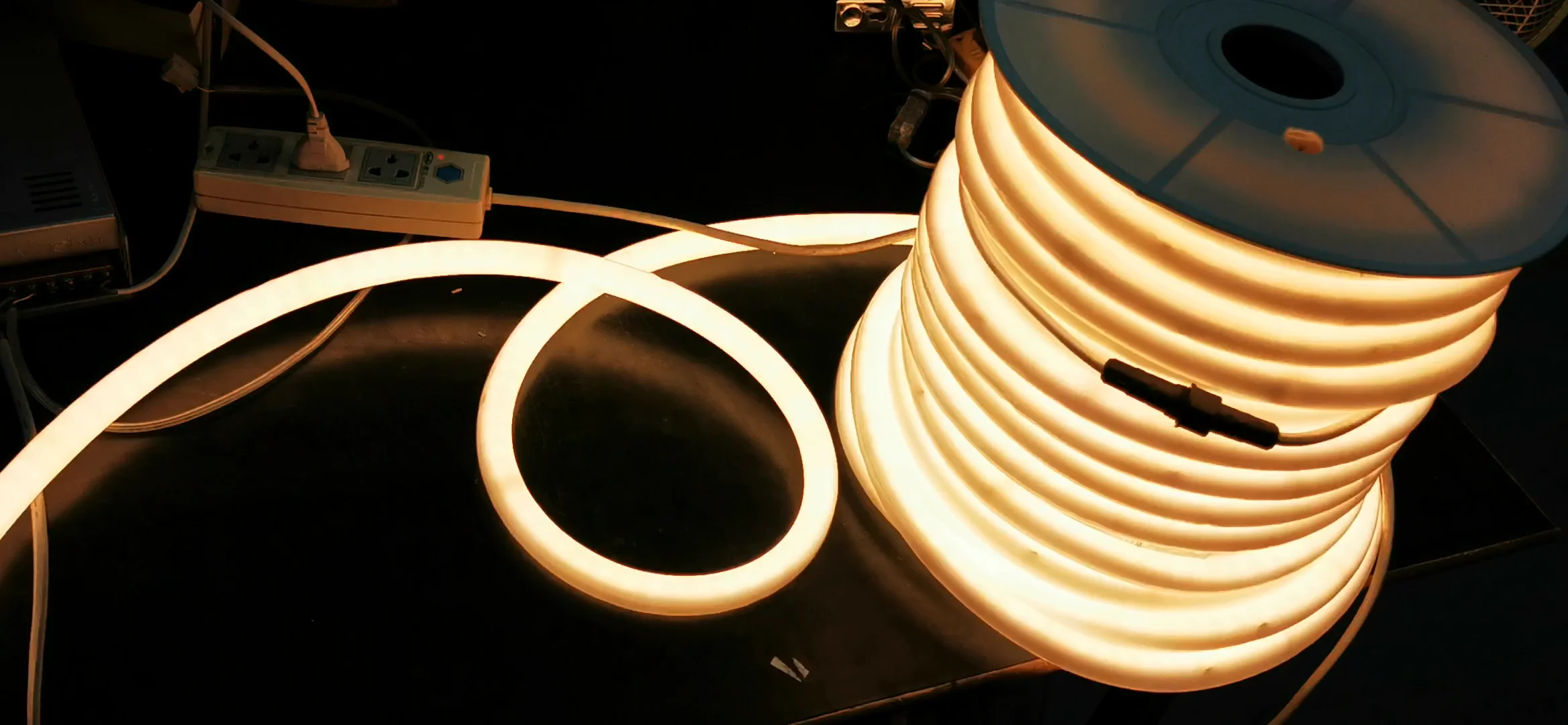 100 线轴24伏rgbww led霓虹灯柔性灯条霓虹灯户外360度rgb led软管