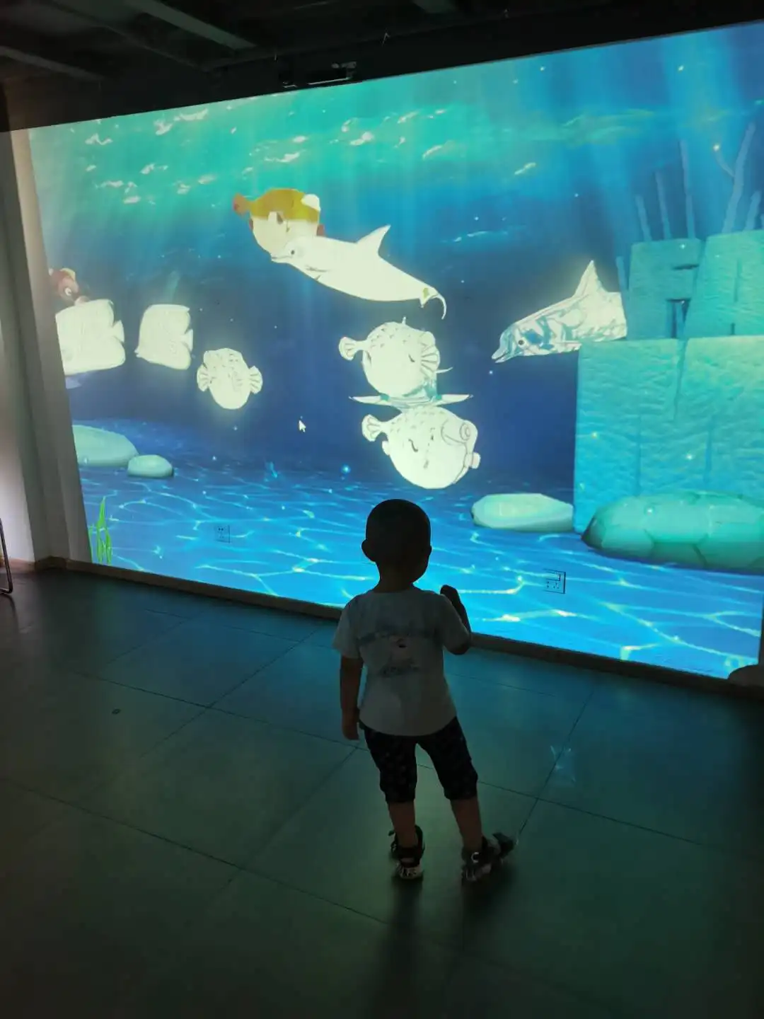 interactive-drawing-wall-2