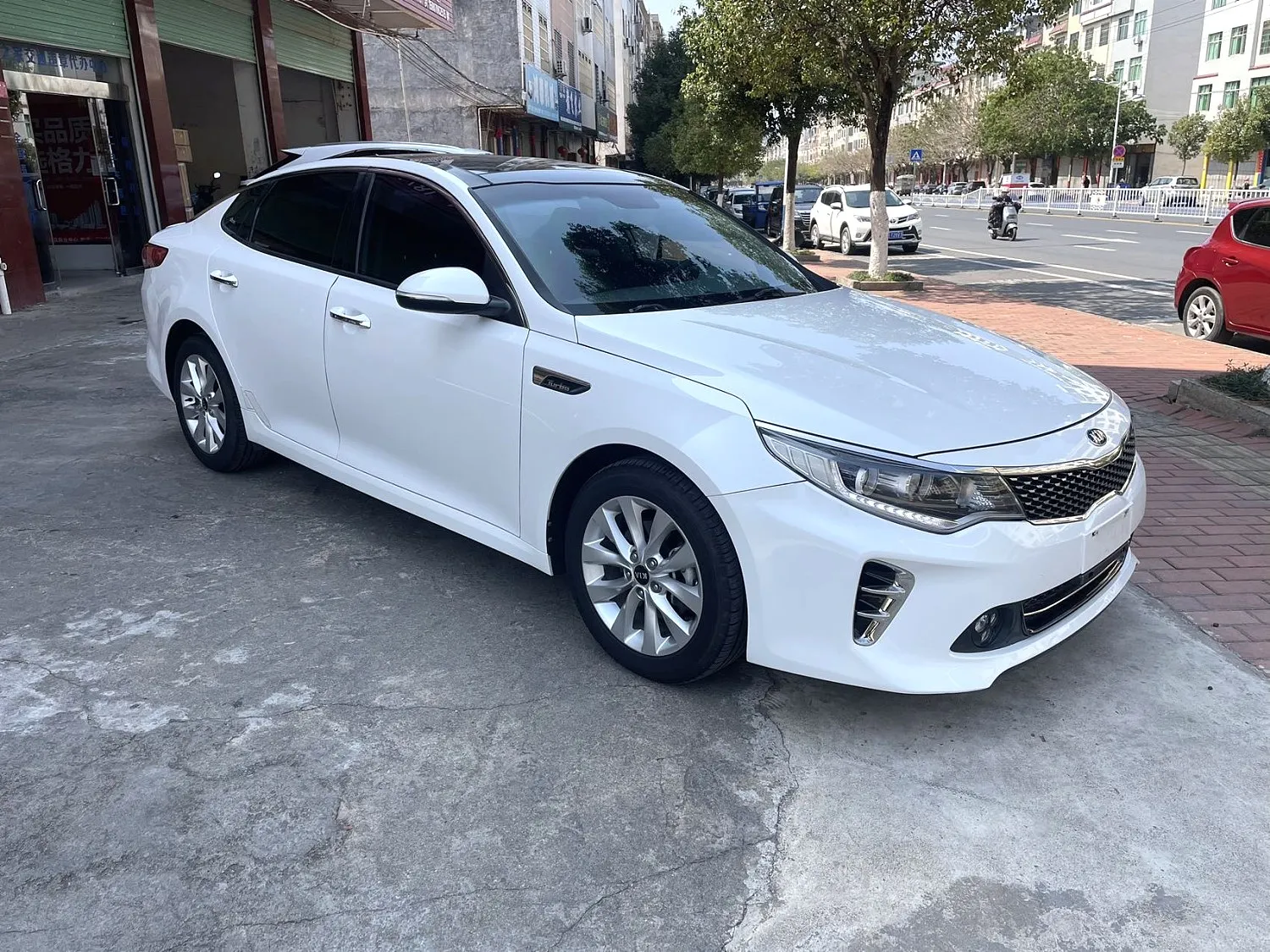 Hot 2012 2013 2014 2015 2016 Kia K5 1.6TLUXURY Midsize car left hand drive Sedan Chinese gasoline car used cars for sale