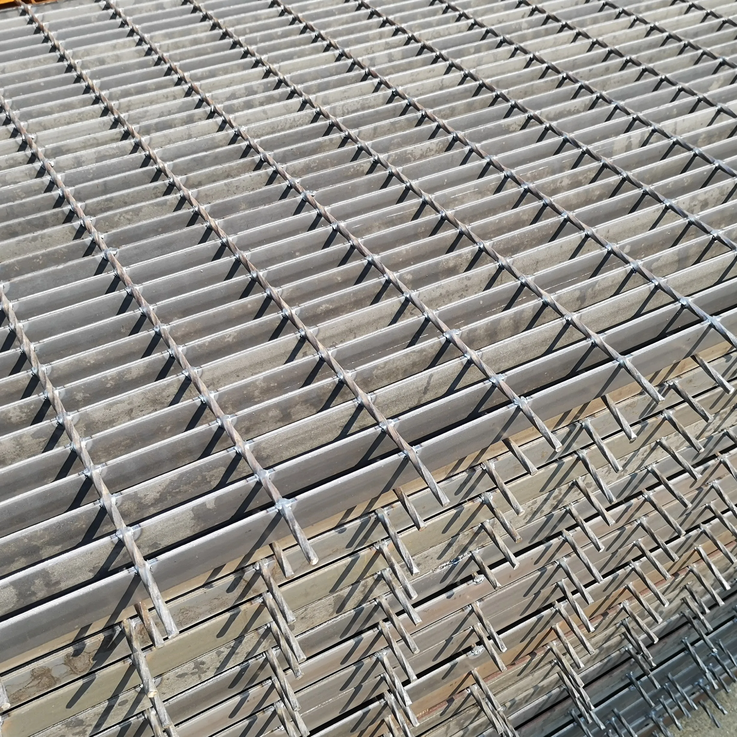 热锯齿钢扁钢 - buy 变形钢筋,大马士革钢筋,波纹钢筋 product on