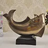 /product-detail/manufacturer-price-6-7inch-height-blue-skipjack-sculpture-home-tabletop-wall-decoration-resin-fish-statue-with-iron-stand-62361571731.html