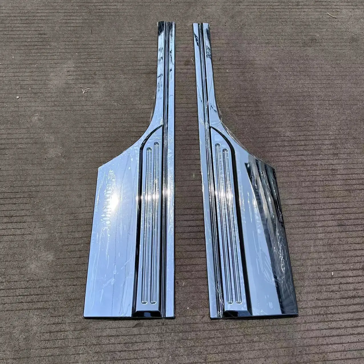 GHCD New Product/factory Price/high Quality Japanese  Truck ISUZ NQR(600P)NQR(100P) Chrome-plated Door Garnish details