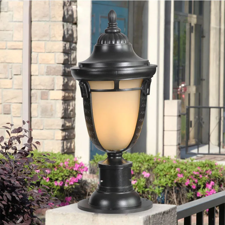 Custom made outdoor waterproof European style pathway lawn street main gate vintage lantern post lamp bollard garden pole light