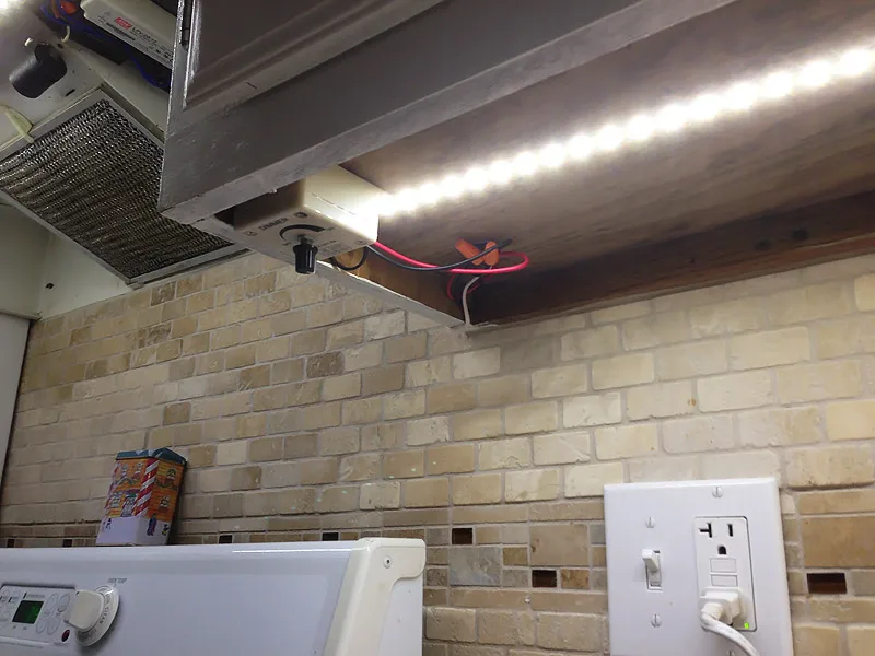 Как подключить светодиодную ленту на кухне