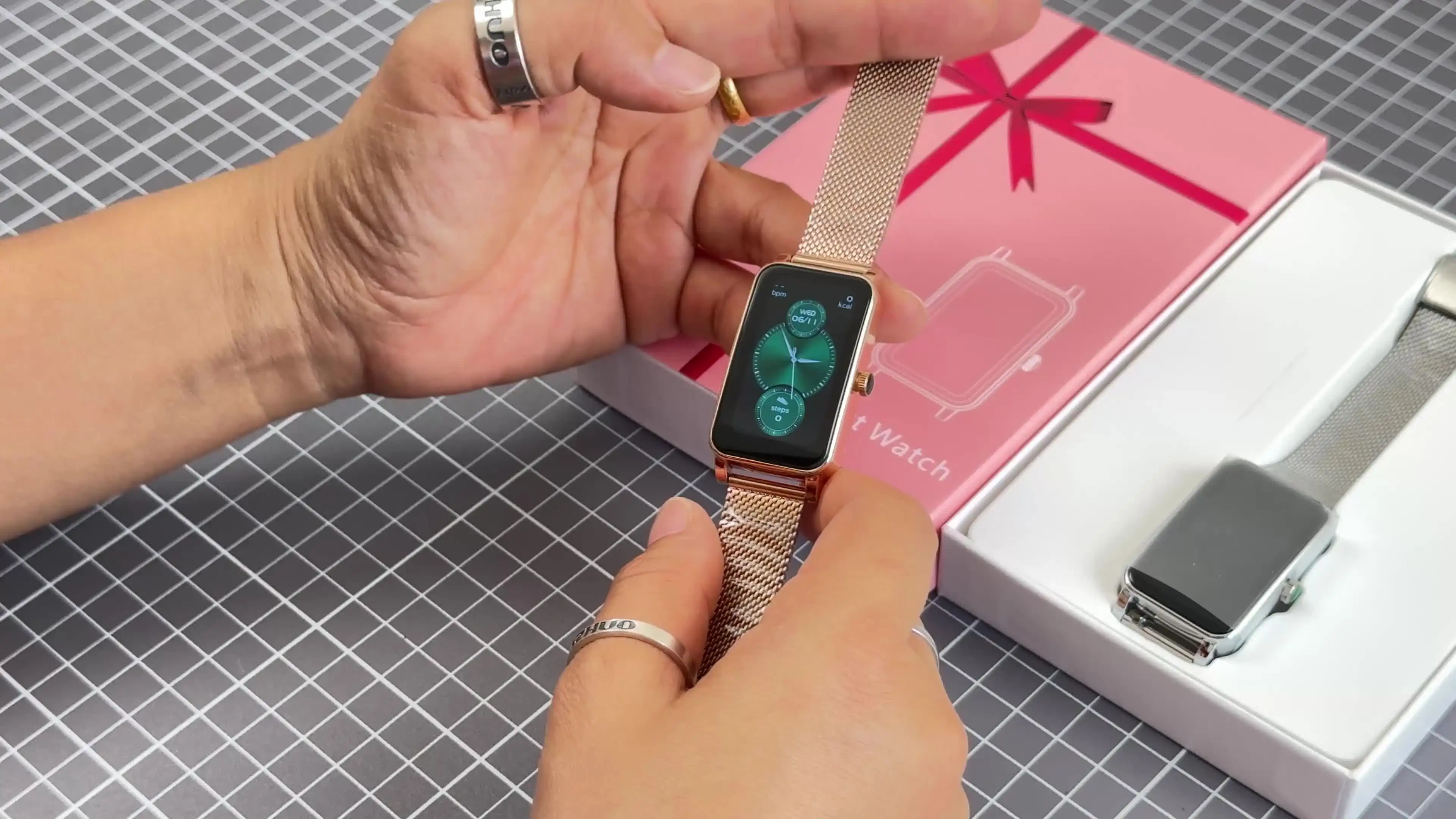 Stylish IP68 Waterproof Ladies Smart Watch ZX19 with Heart