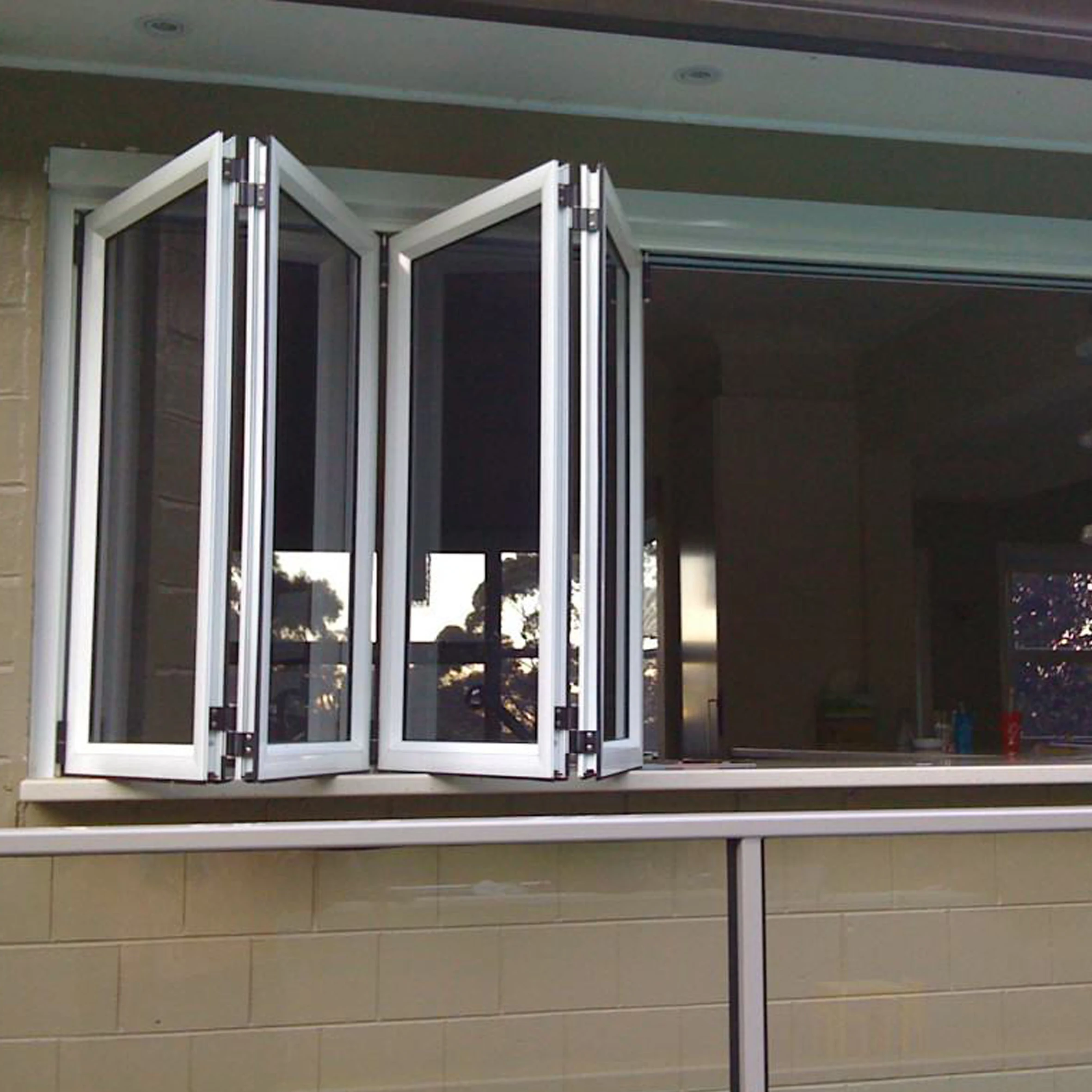 Пластиковые окна роликовые. СИАЛ окна гармошка. Окна складывающиеся гармошкой. Стеклопакеты гармошкой пластиковые. Складные окна на балкон.