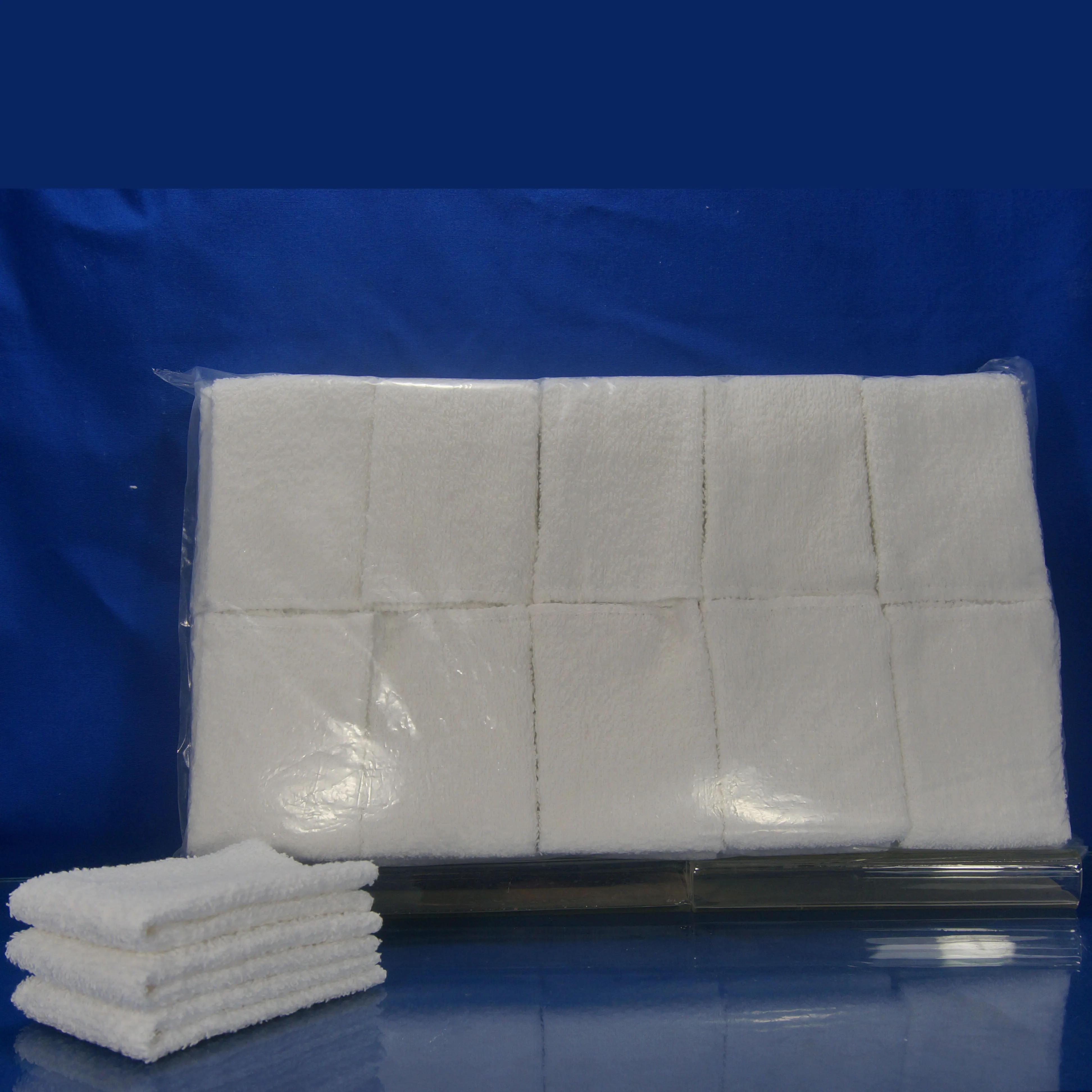 Folded Disposable Cotton Hand Towels For Restaurants For Refreshing Wet