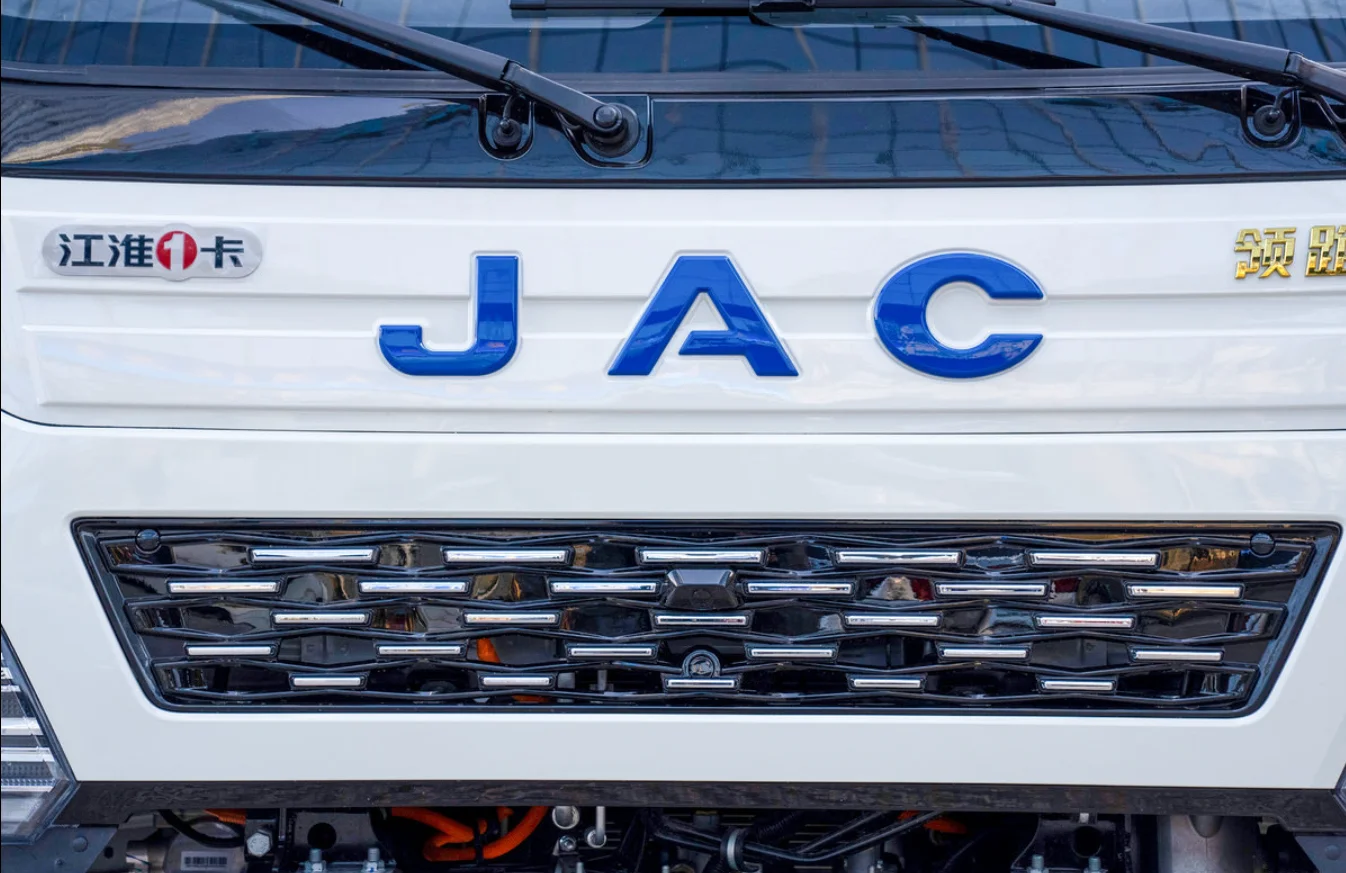 The New Jac Ev6 Light Electric Van Leads The Catl 100kilowatthour Jac