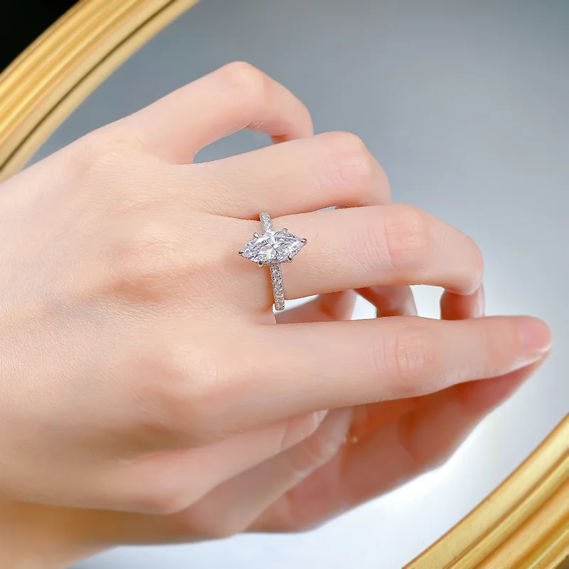 S925 Sterling Silver High Luster Platinum-Plated Diamond Vintage Crown Goddess Horse Eye Simple Couple Design Gemstone Fine