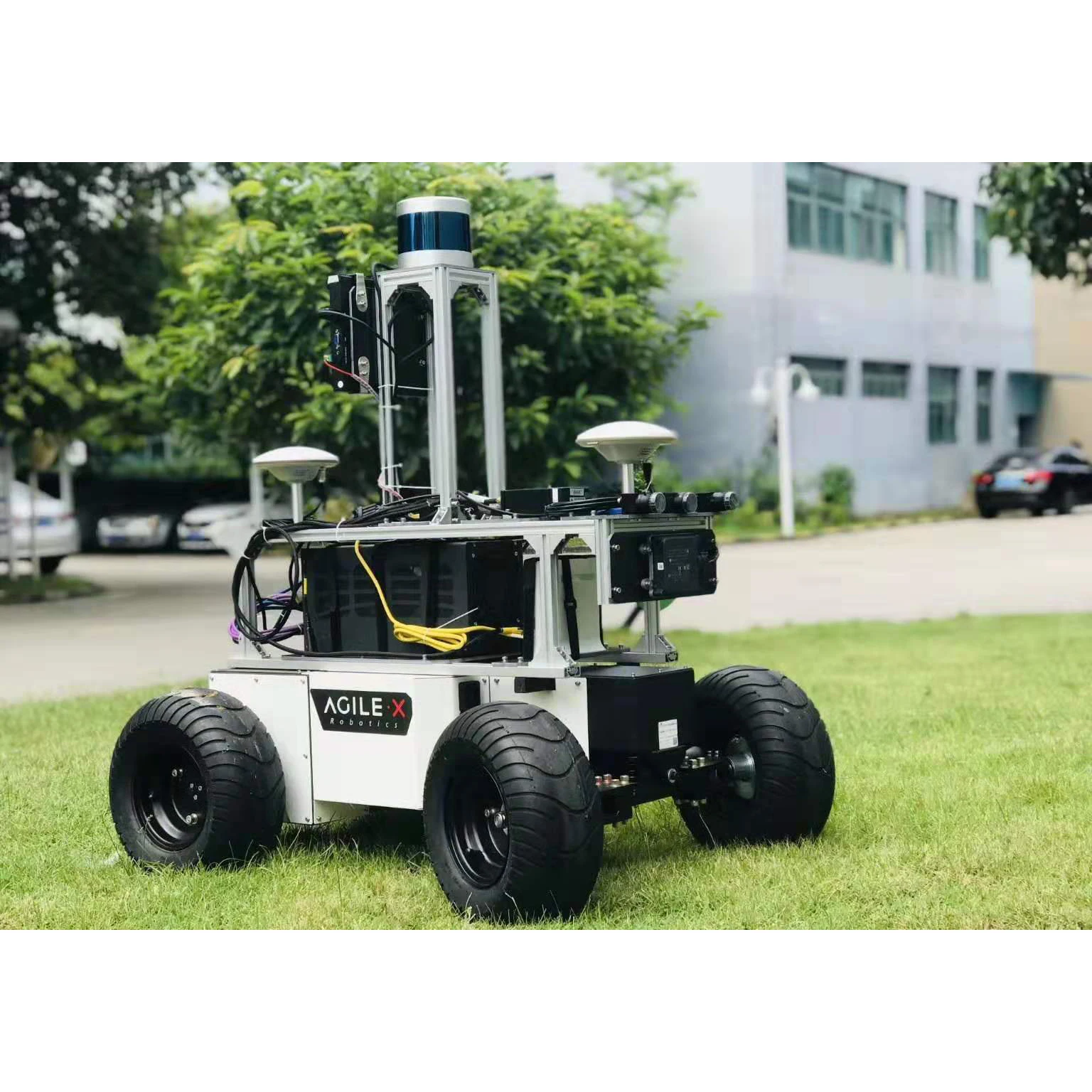 Fully Autonomous Intelligent Security Robots Patrolling Building