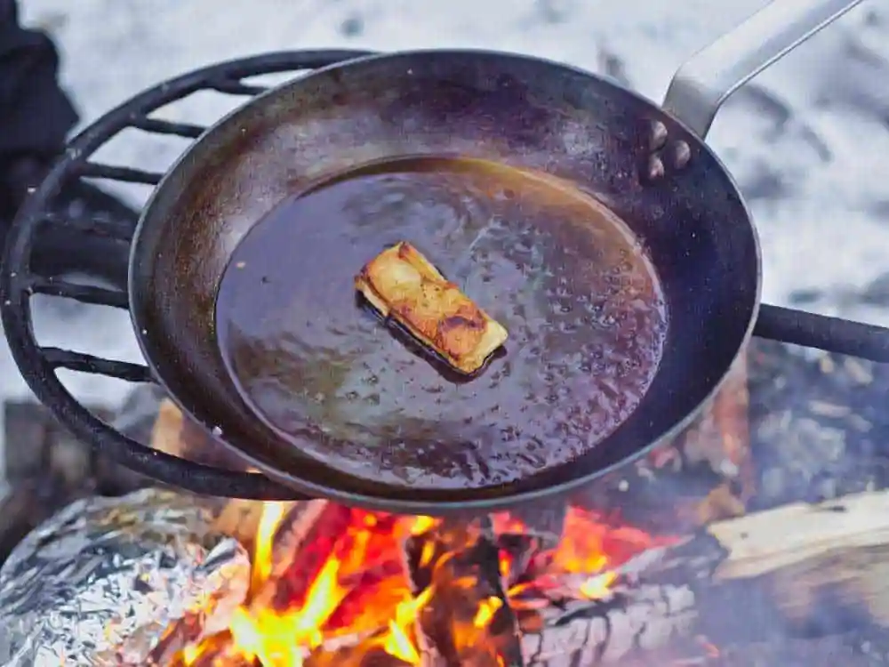 Хорошая сковорода из стали. Carbon Steel Pan. Сковорода из углеродистой стали. Сковорода высокоуглеродистая сталь. Сковорода из калёного железа.