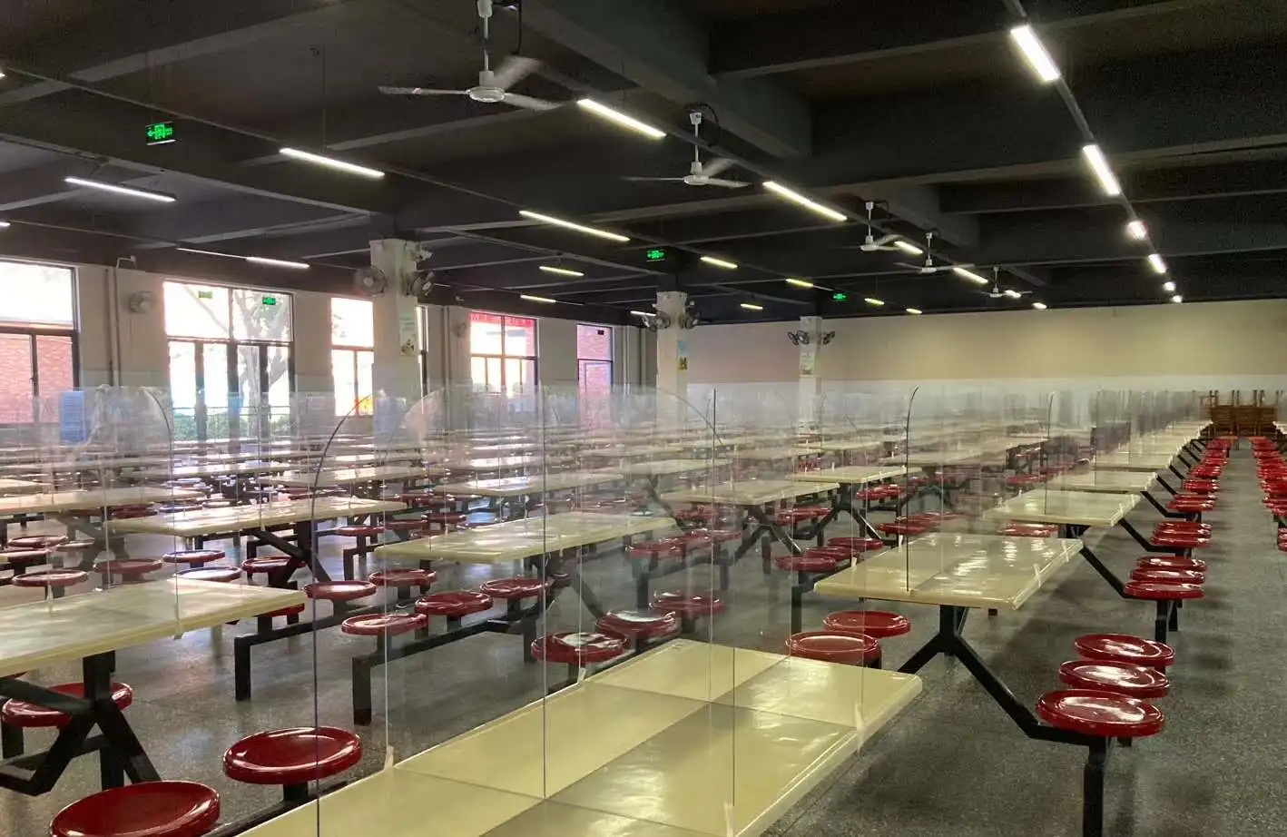 用于柜台,办公室,食堂的丙烯酸喷嚏防护有机玻璃防护罩